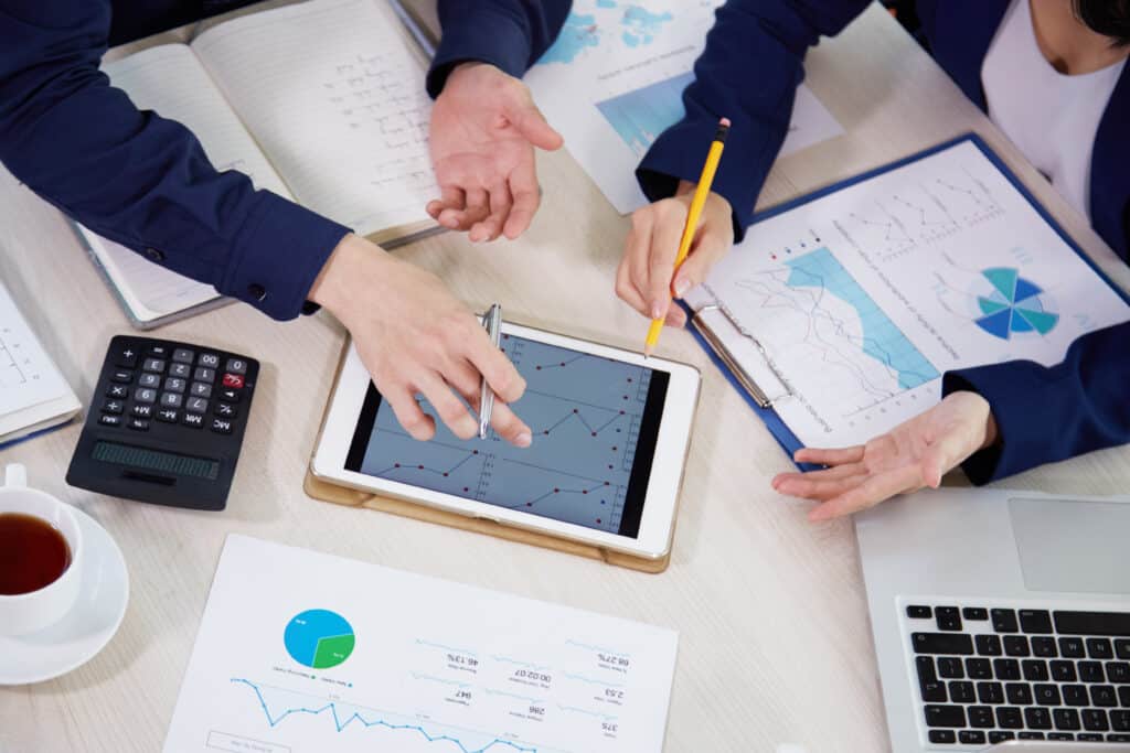 Analyzing financial graphs at meeting